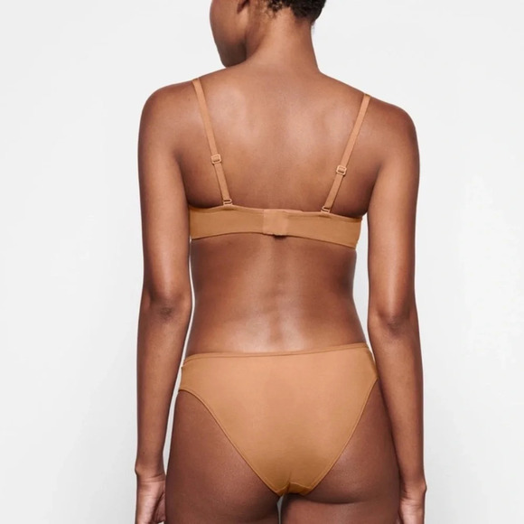 SKIMS Ultra fine mesh underwire scoop bra strapless size 32A Bronze - Picture 8 of 8